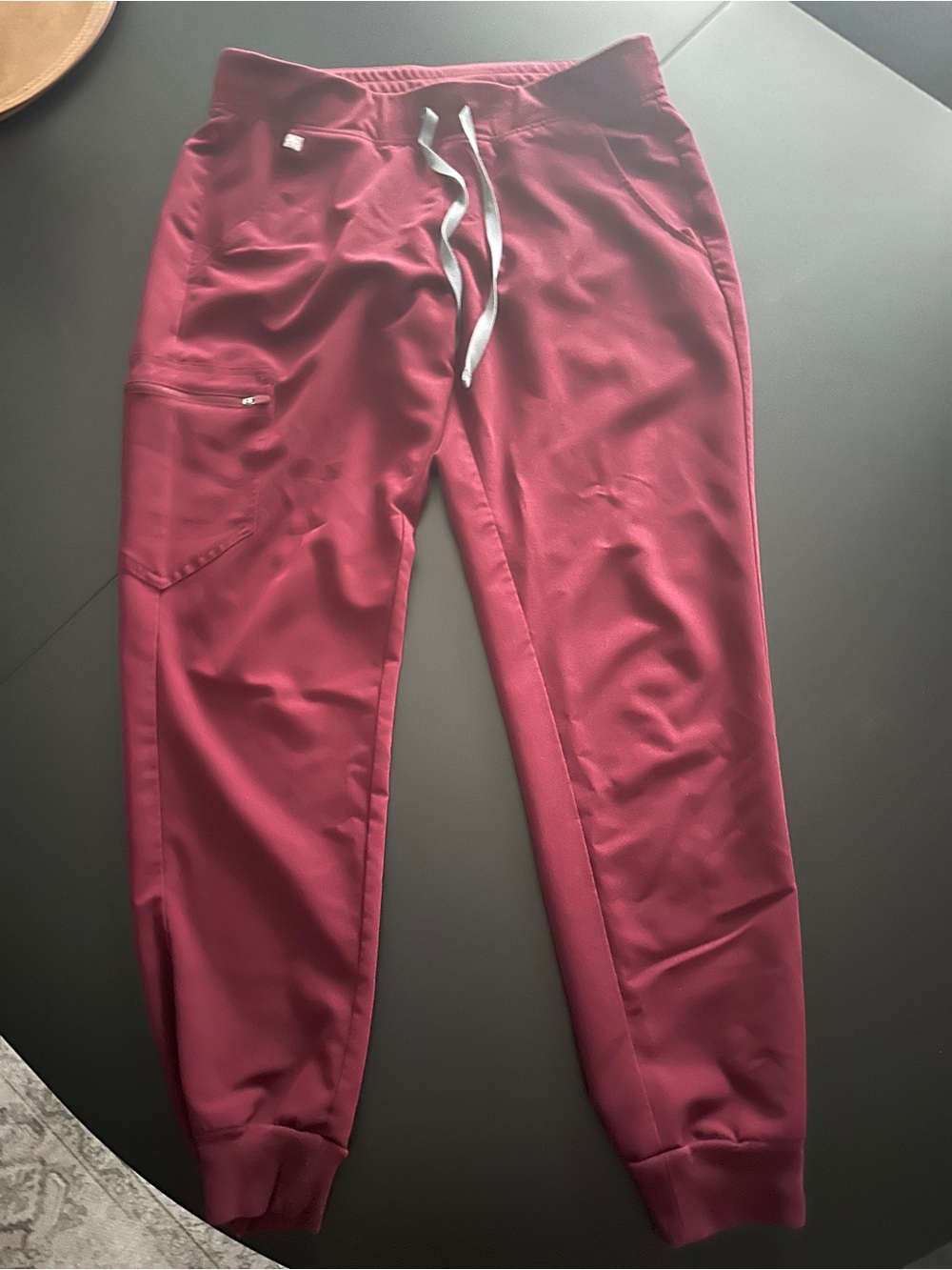 FIGS women’s Zamora jogger scrub pants burgundy M